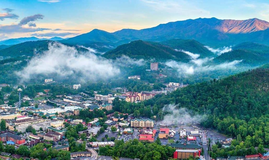 On Dolly Time 1 Mile From Dollywood Villa Pigeon Forge Ngoại thất bức ảnh