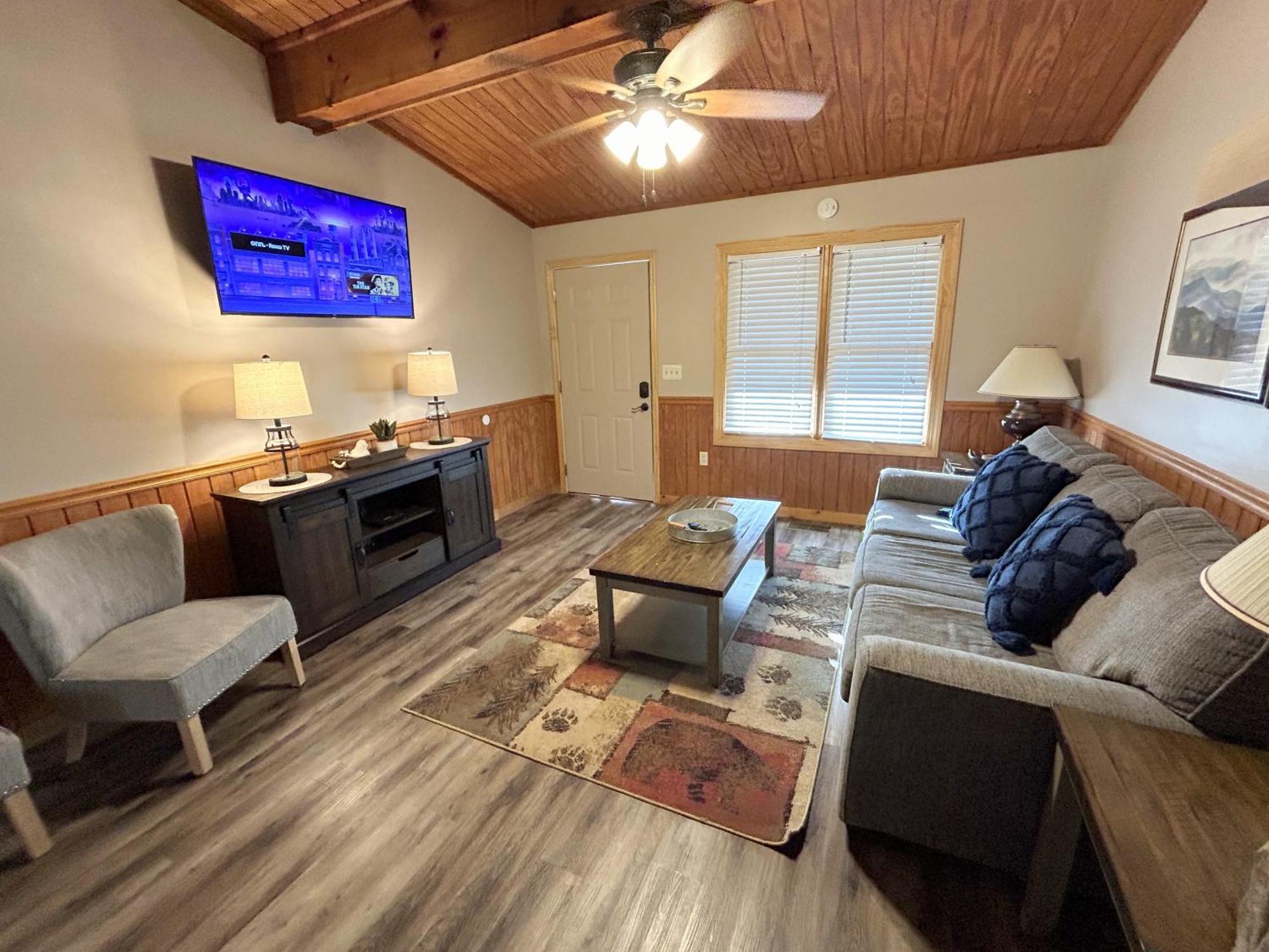 On Dolly Time 1 Mile From Dollywood Villa Pigeon Forge Ngoại thất bức ảnh