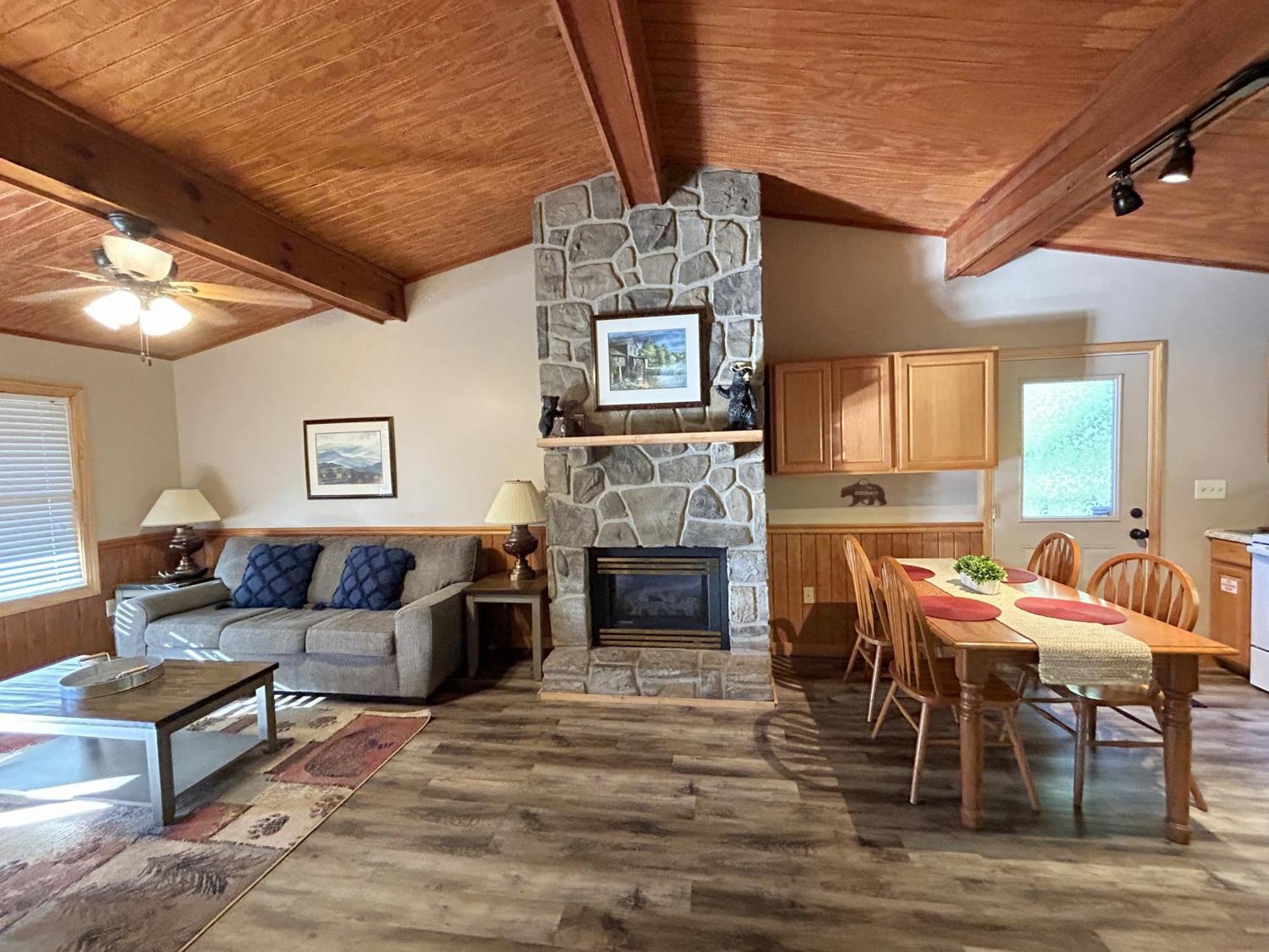 On Dolly Time 1 Mile From Dollywood Villa Pigeon Forge Ngoại thất bức ảnh