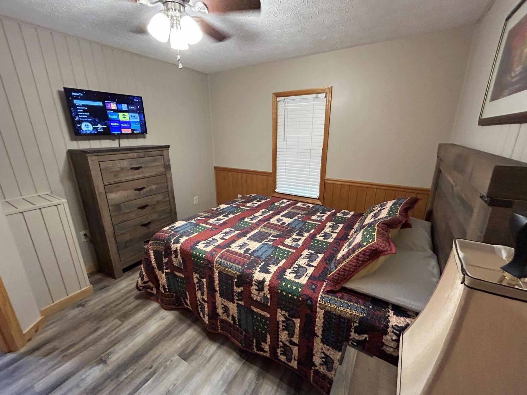 On Dolly Time 1 Mile From Dollywood Villa Pigeon Forge Ngoại thất bức ảnh