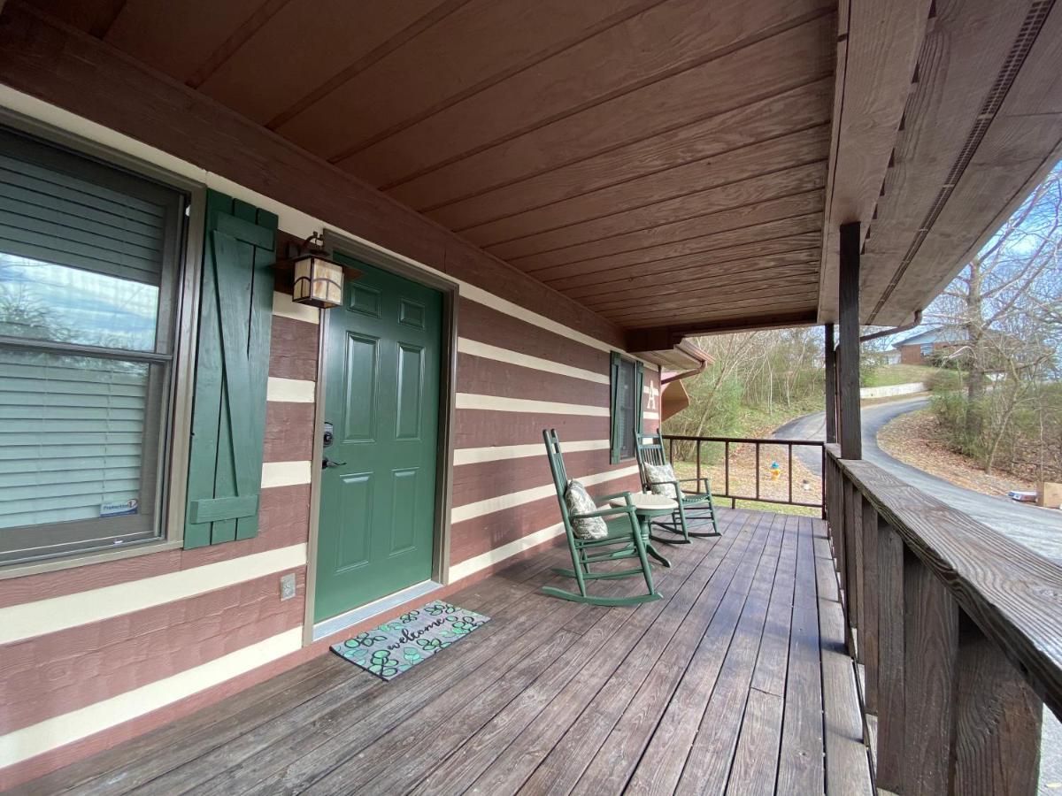 On Dolly Time 1 Mile From Dollywood Villa Pigeon Forge Ngoại thất bức ảnh