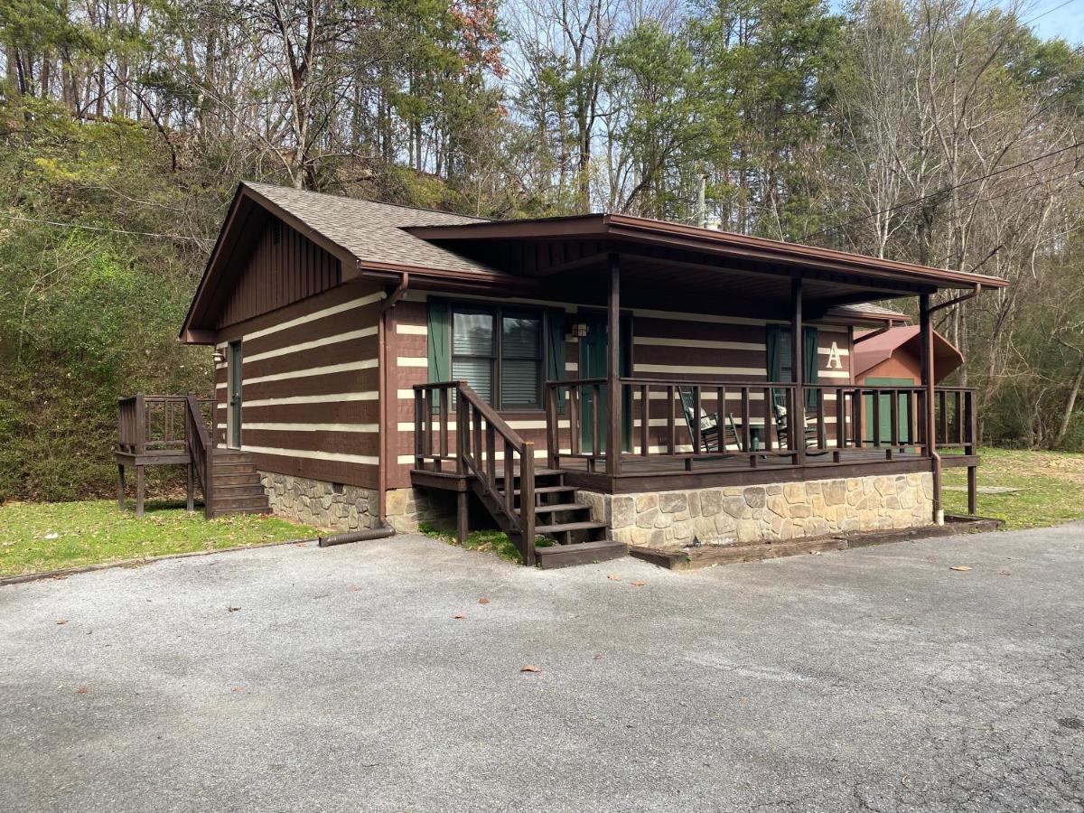 On Dolly Time 1 Mile From Dollywood Villa Pigeon Forge Ngoại thất bức ảnh